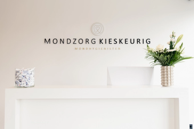 Kindvriendelijke mondzorg bij de mondhygiënist in Limmen, volledig vergoed tot 18 jaar.